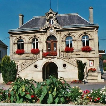 Апартаменты Au Coeur De Bruyeres Экстерьер фото